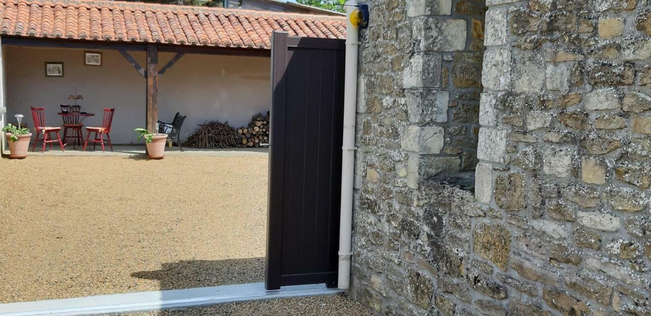 L' Esterlanges Suite Famille 2 Chambres 4 Personnes Proche Puydufou Saint-Vincent-Sterlanges 外观 照片